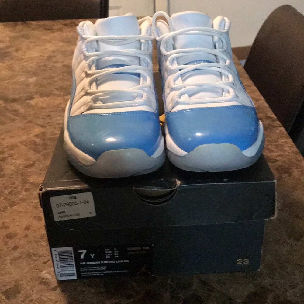 🚫🚫SOLD🚫🚫Retro Jordan 11 low Sz 7